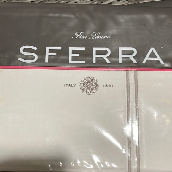 Brand new Sferra twin set